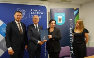 Uroczyste podpisanie siedmiu umów w ramach Programu Wyrównywania Różnic Między Regionami III